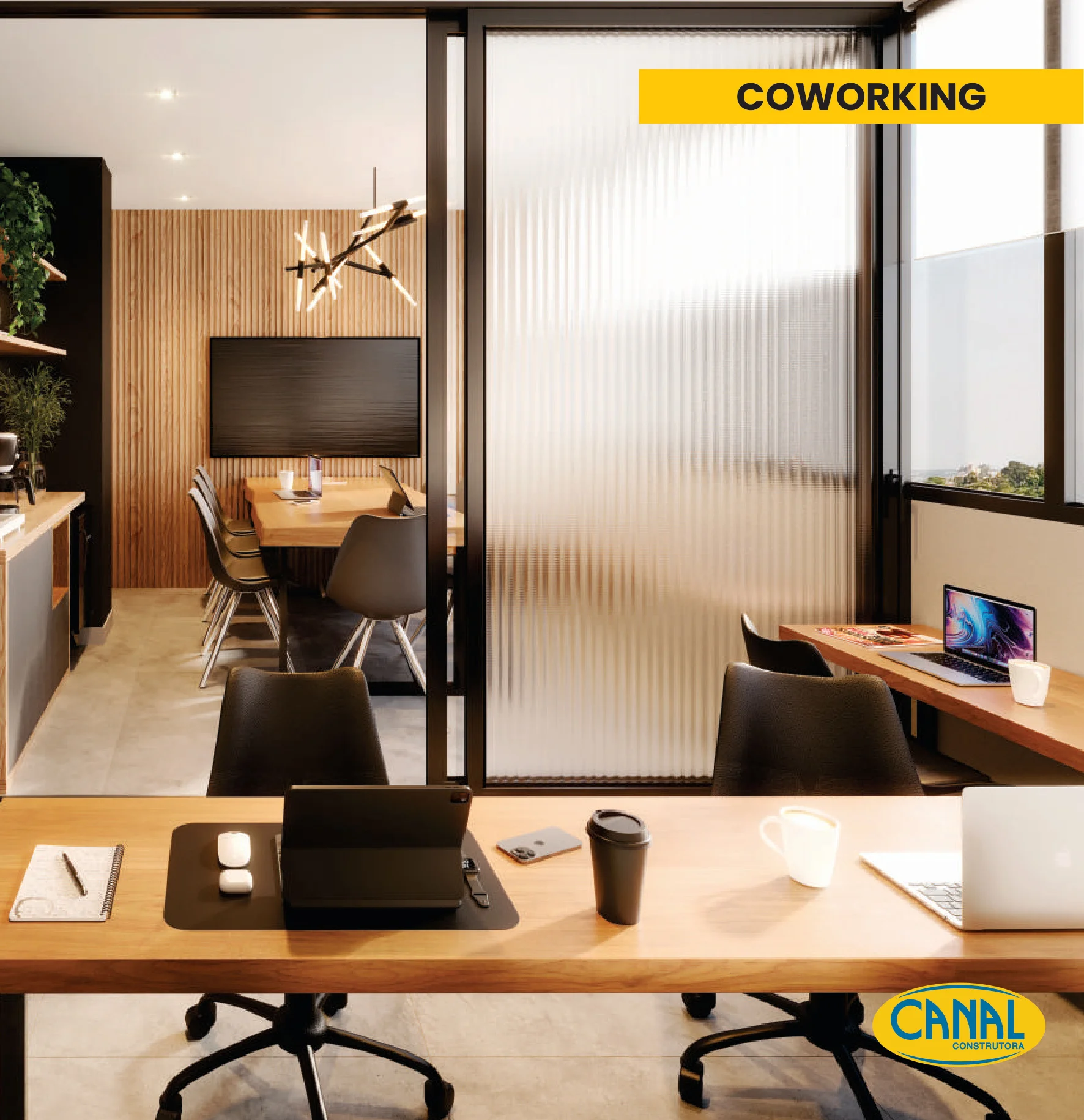 Espaço Coworking climatizado integrado com bancadas e tomadas